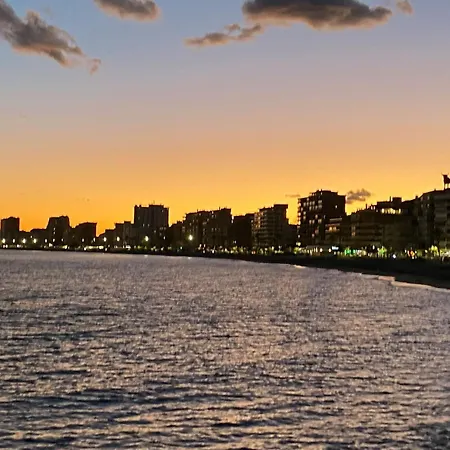 Apartamento Sea Frontline Stylish House *