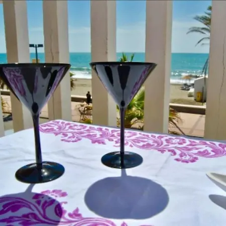 Apartamento Sea Frontline Stylish House *