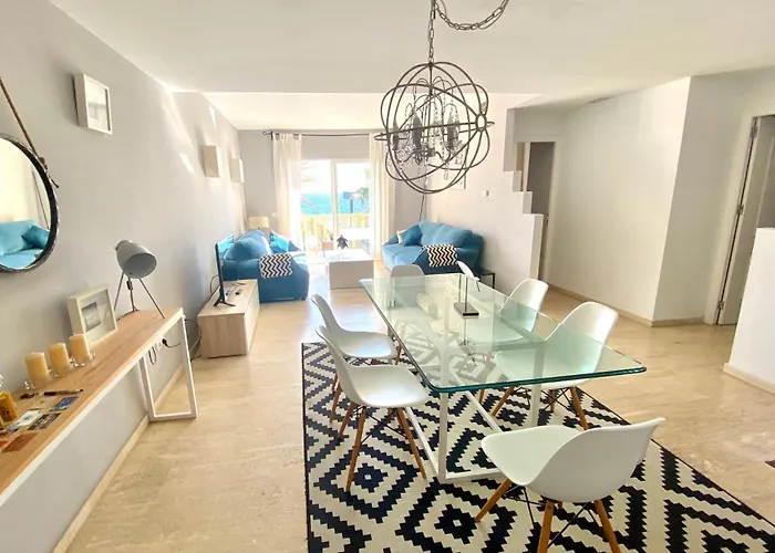 Daire Sea Frontline Stylish House Fuengirola