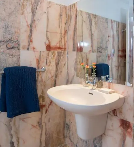 Sea Frontline Stylish House Daire *